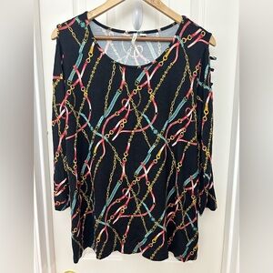 Elegant Chain Pattern Blouse with Gold and Pink Accents